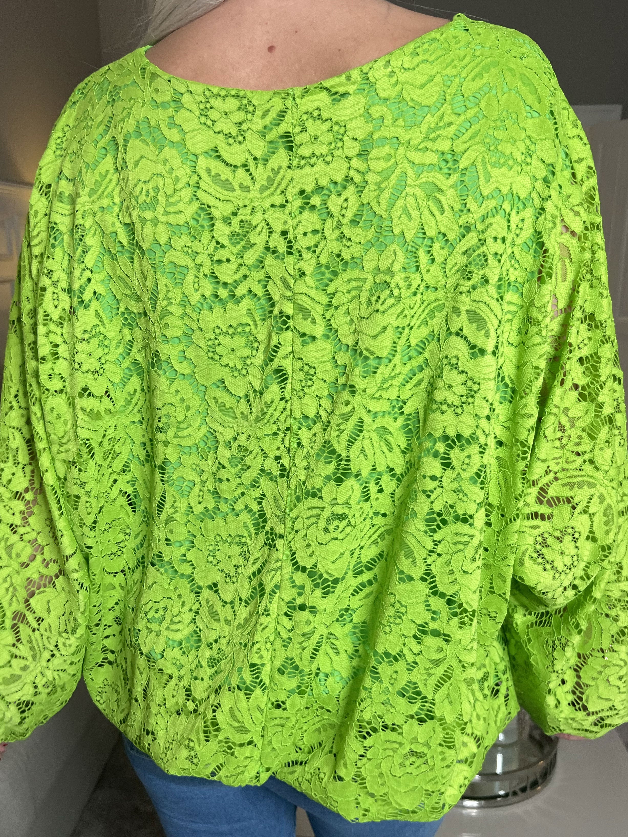 Destiny Lace - Bluse i blonde med flagermusærmer